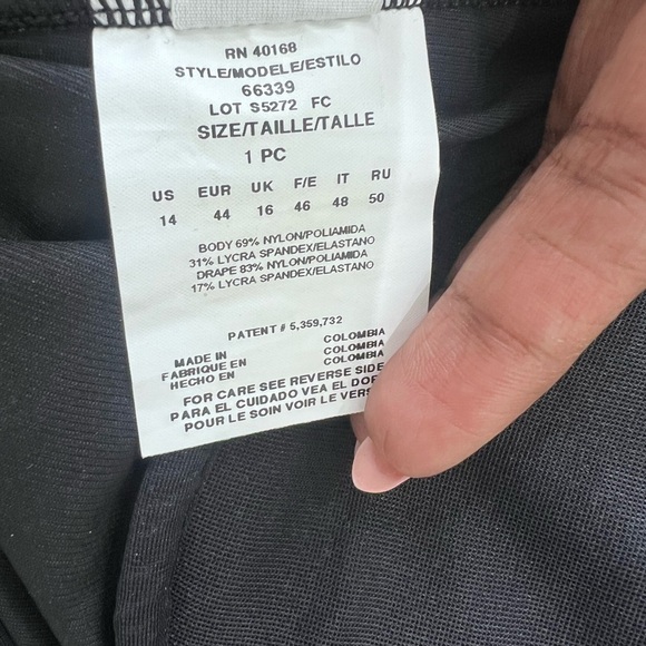 Miraclesuit BLACK Must Haves Solid Sanibel Underwire One-Piece Swimsuit US 14 - Picture 13 of 13